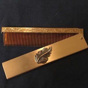 Vintage Comb in gold tone case comb is plastic ?